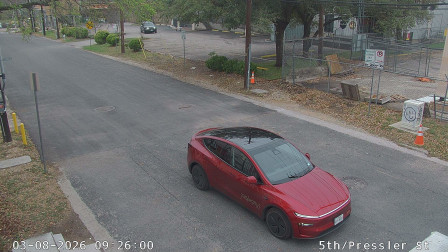 Tesla RoboTaxi qui semble sans conducteur dans les rues d'Austin Texas